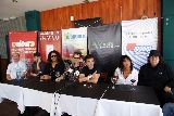 WILLY CROOK & “THE ROYAL WE” CON DEBORAH DIXON