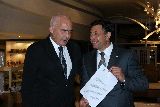 MEYER ENTREGÓ APORTE PARA MADRYN
