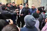 SASTRE CON VECINOS DEL BARRIO PERON