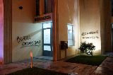 REPUDIO A PINTADAS Y AGRAVIOS EN EL EDIFICIO DE LA MUNICIPALIDAD