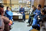 SASTRE REUNIDO CON PERSONAL DE LA SALUD