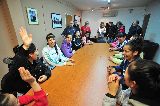 SASTRE CON LAS CHICAS QUE PARTICIPAN DE LOS JUEGOS CHUBUTENSES
