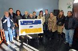 EL CLUB DE TEJEDORAS CUMPLIÓ 25 AÑOS Y ENTREGÓ OBSEQUIO AL CONCEJO DELIBERANTE