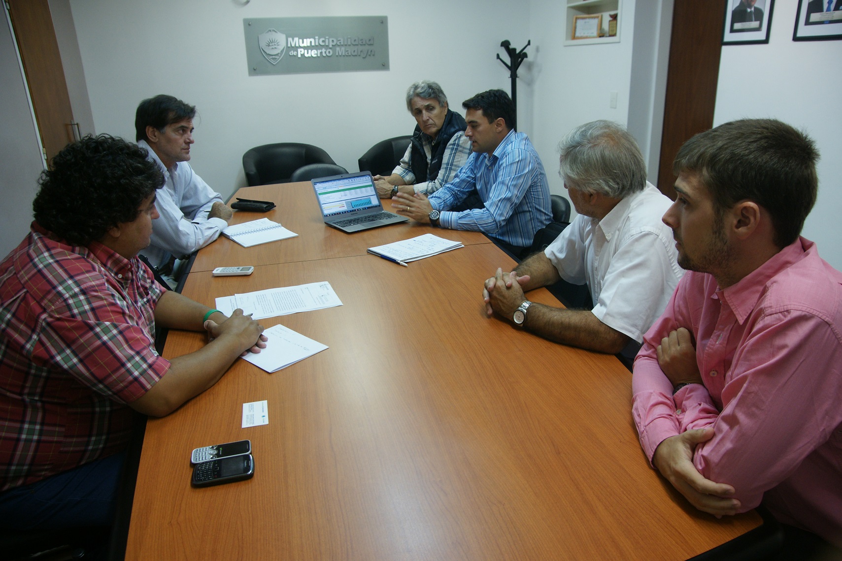 FUNCIONARIOS DEL MUNICIPIO REUNIDOS CON “PATAGONIA ECOLÓGICA”