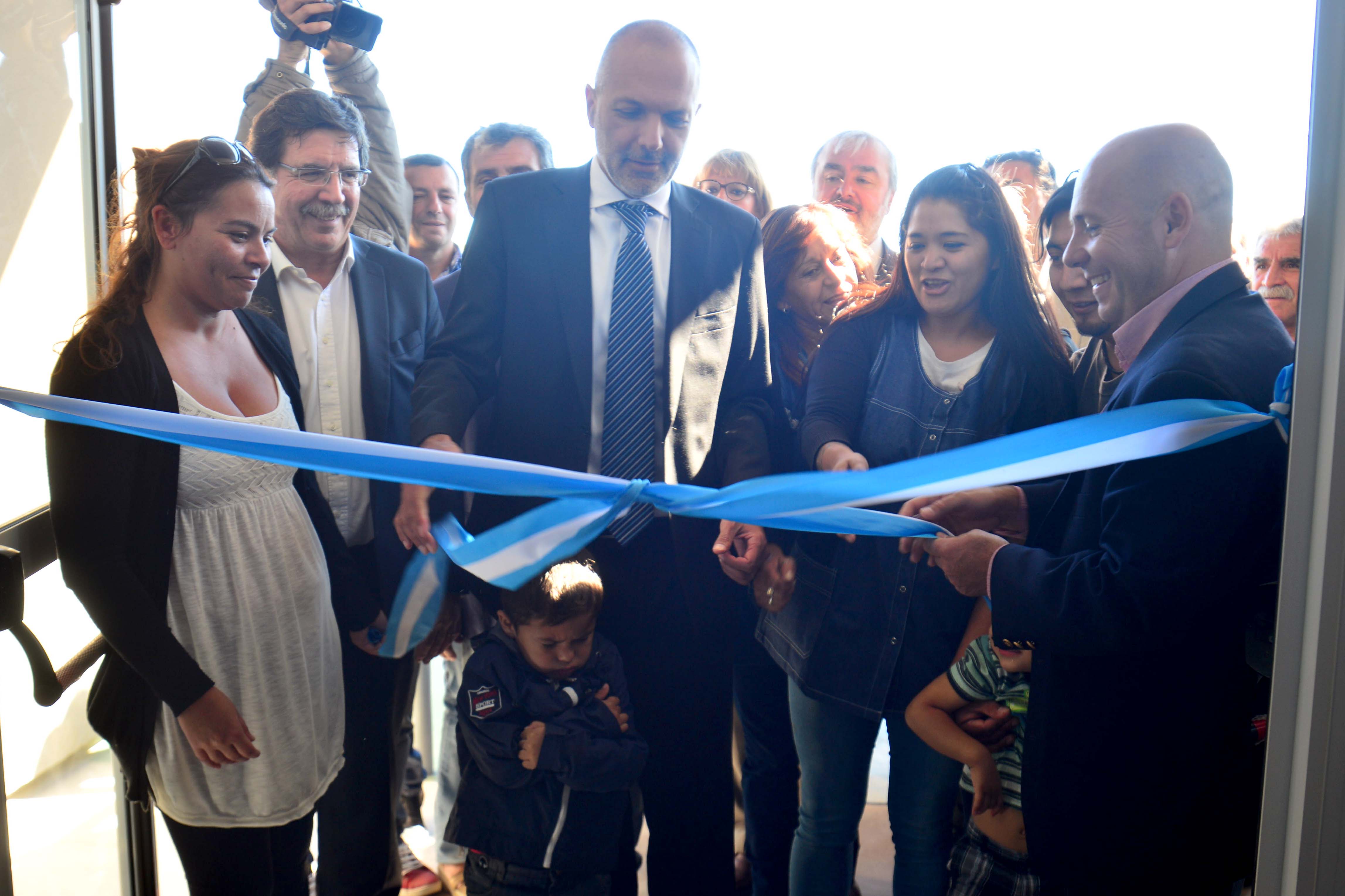 SILEONI, BUZZI Y SASTRE INAUGURARON UNA ESCUELA Y UN CDI COMUNITARIO