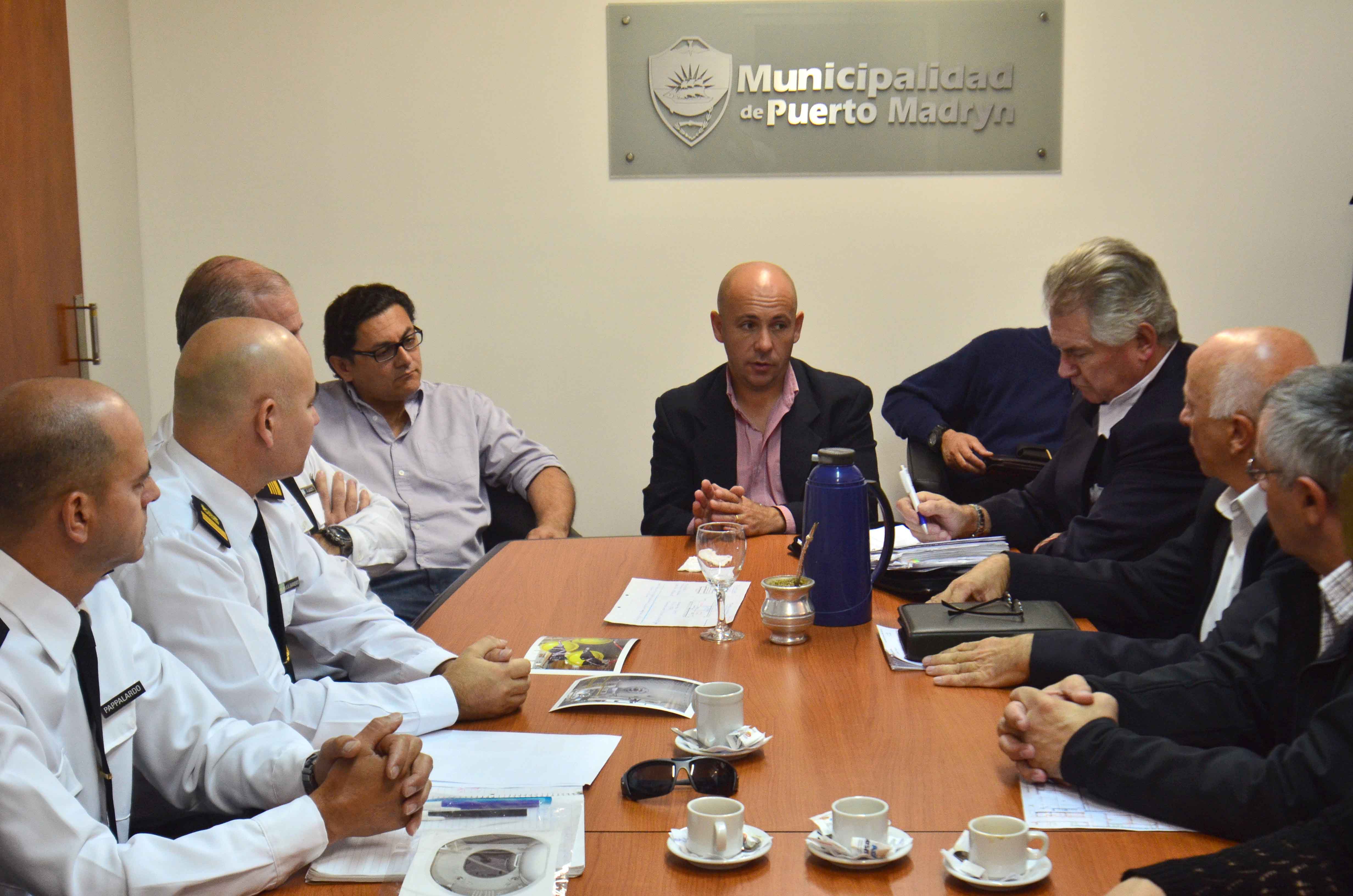 SASTRE REUNIDO CON EL MINISTRO DE SALUD Y MIEMBROS DEL SERVICIO DE SALVAMENTO DE LA ARMADA ARGENTINA