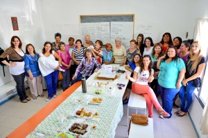 AGASAJARON A LAS MUJERES EN LA JUNTA DEL BARRIO GOBERNADOR FONTANA