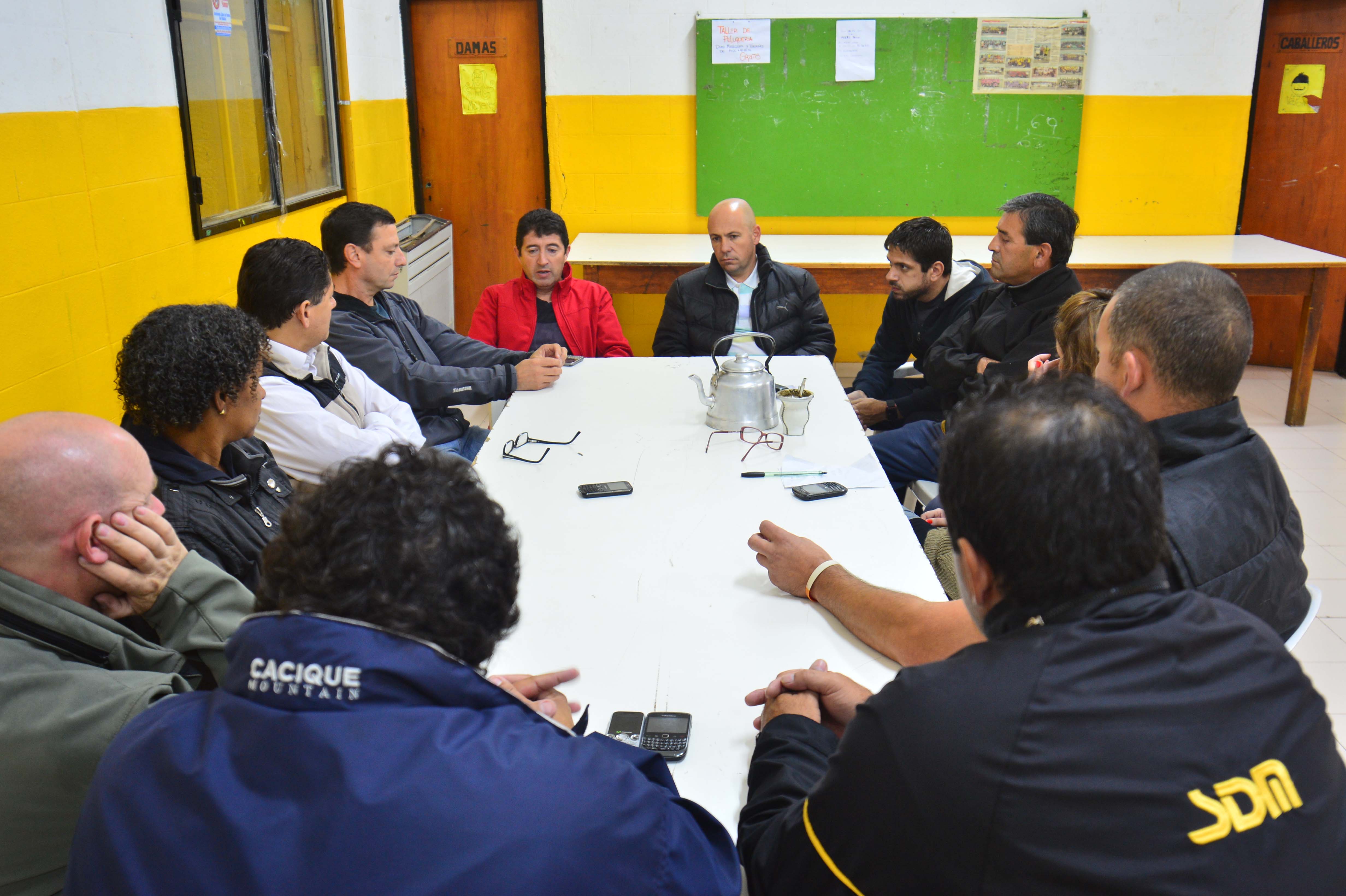 SASTRE ENCABEZÓ REUNIÓN DE SEGURIDAD EN LAS 630 VIVIENDAS