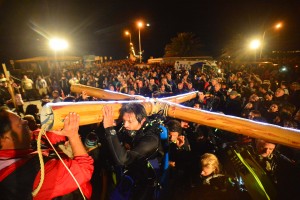 MULTITUDINARIO VIA CRUCIS SUBMARINO EN PUERTO MADRYN
