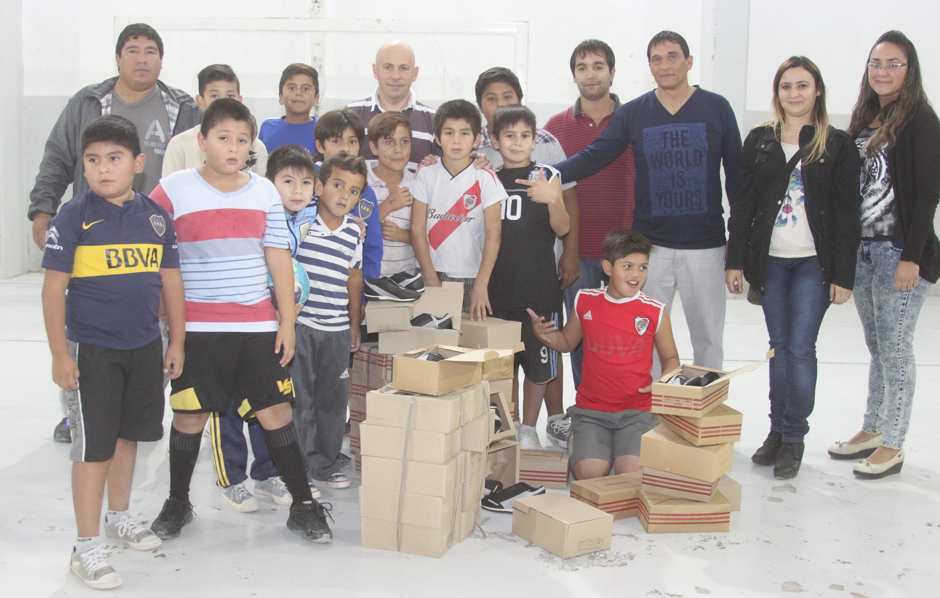 EL INTENDENTE SASTRE CON LOS CHICOS DE DEPORTIVO “DON BOSCO”