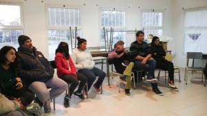 AUTORIDADES MUNICIPALES CON VECINOS DE LOS BARRIOS EN CONFORMACIÓN