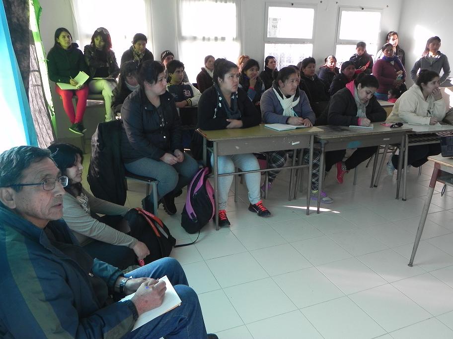 GRAN PARTICIPACIÓN EN EL CURSO DE MANIPULACIÓN DE ALIMENTOS EN EL BARRIO PUJOL