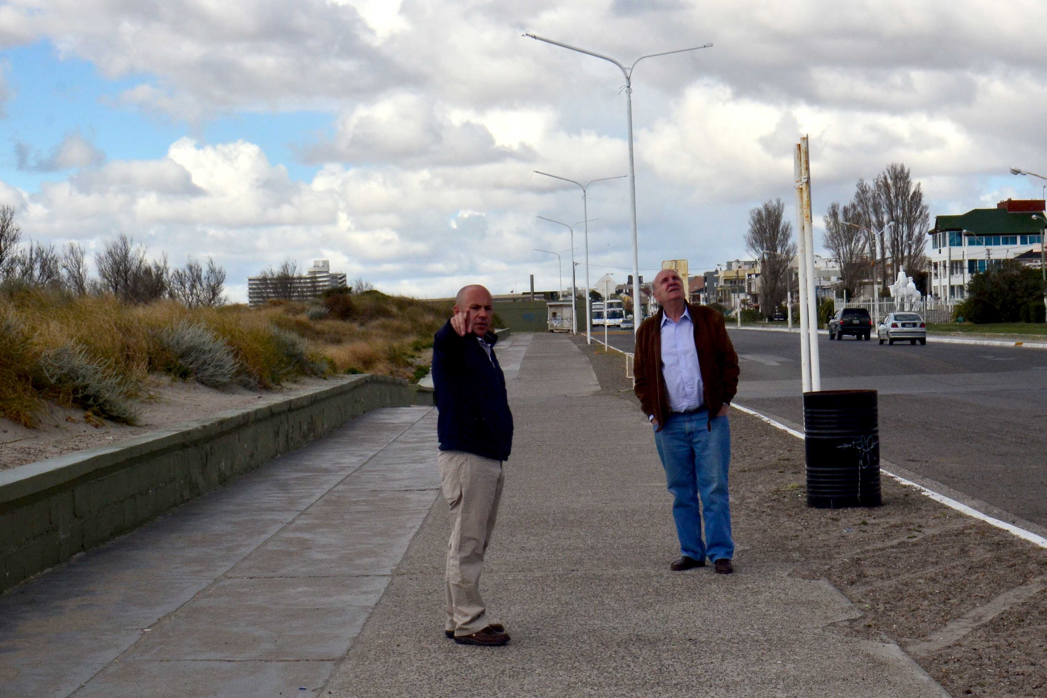 EL INTENDENTE EN EL INICIO DE LAS OBRAS DE LUMINARIAS EN LA COSTA