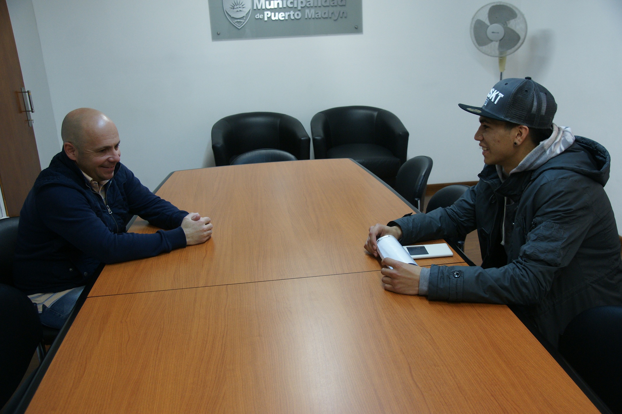 SASTRE CON EL DEPORTISTA ALEJANDRO ROSA, QUIEN COMPETIRÁ POR EL TÍTULO ARGENTINO DE KICKBOXING