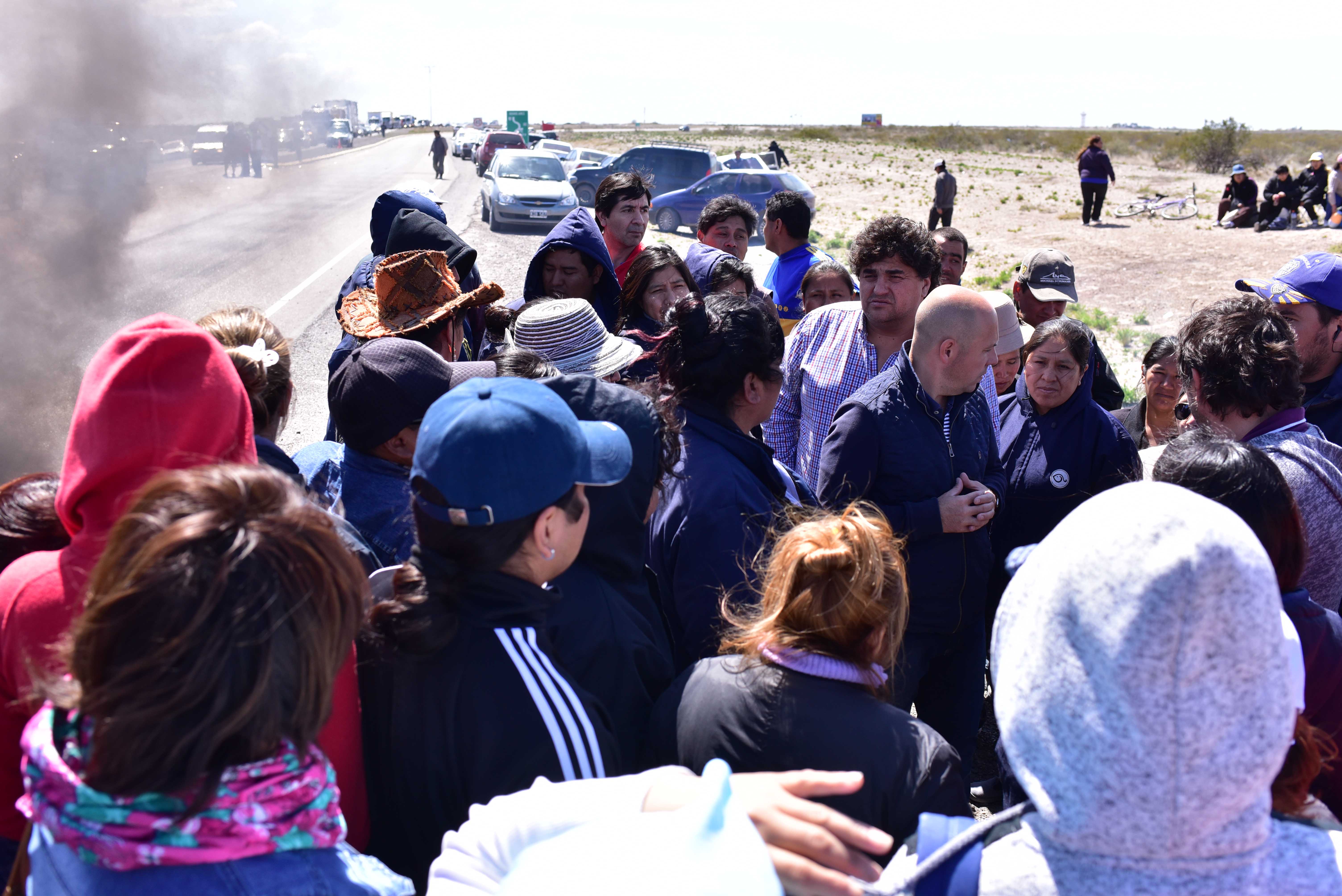 ALPESCA: EL INTENDENTE SASTRE DIALOGÓ CON LOS TRABAJADORES Y SE LEVANTÓ EL CORTE