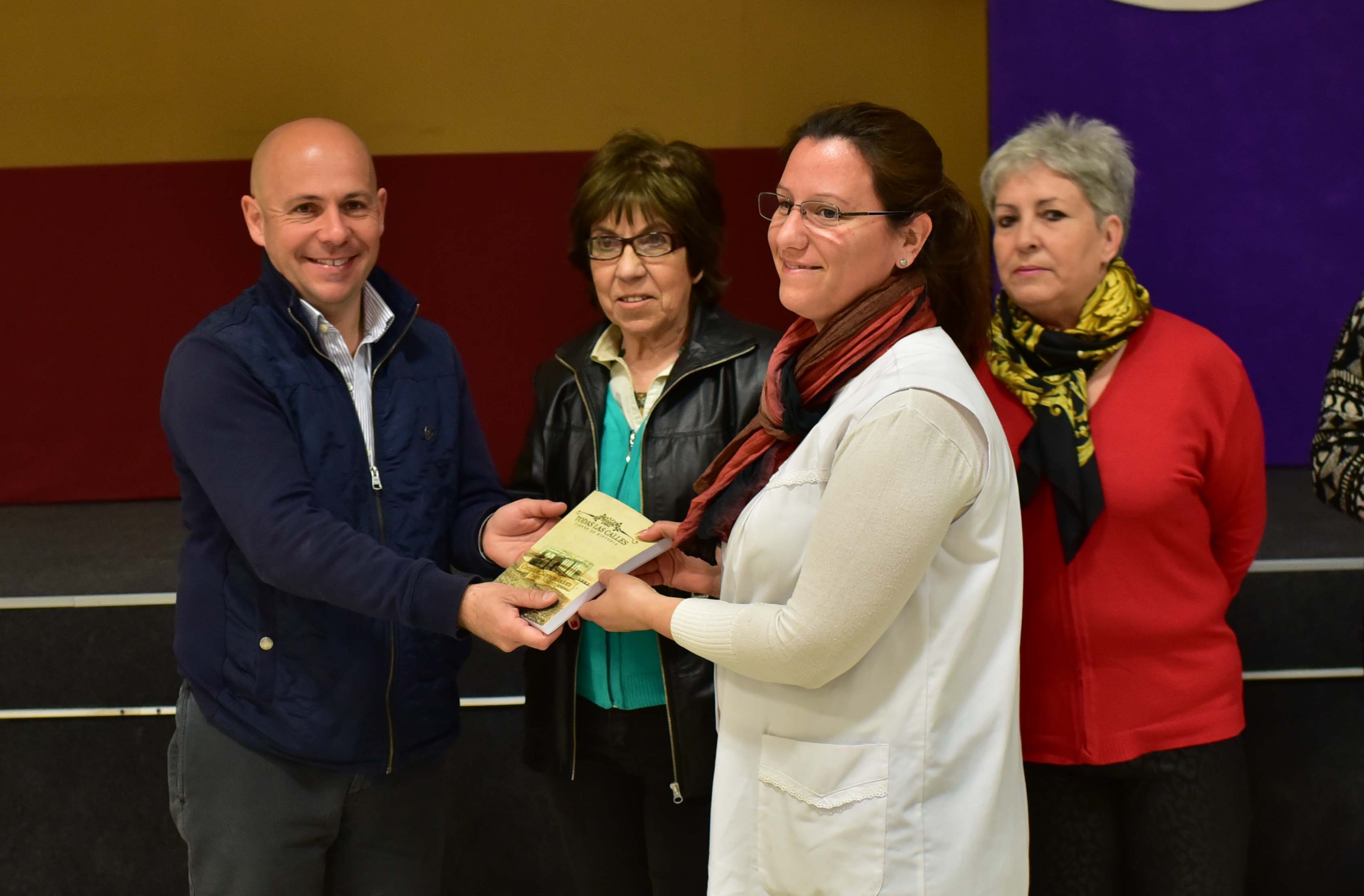 SASTRE PARTICIPÓ DEL ACTO DE ENTREGA DEL LIBRO “TODAS LAS CALLES TIENEN SU HISTORIA” A INSTITUCIONES DE LA CIUDAD 