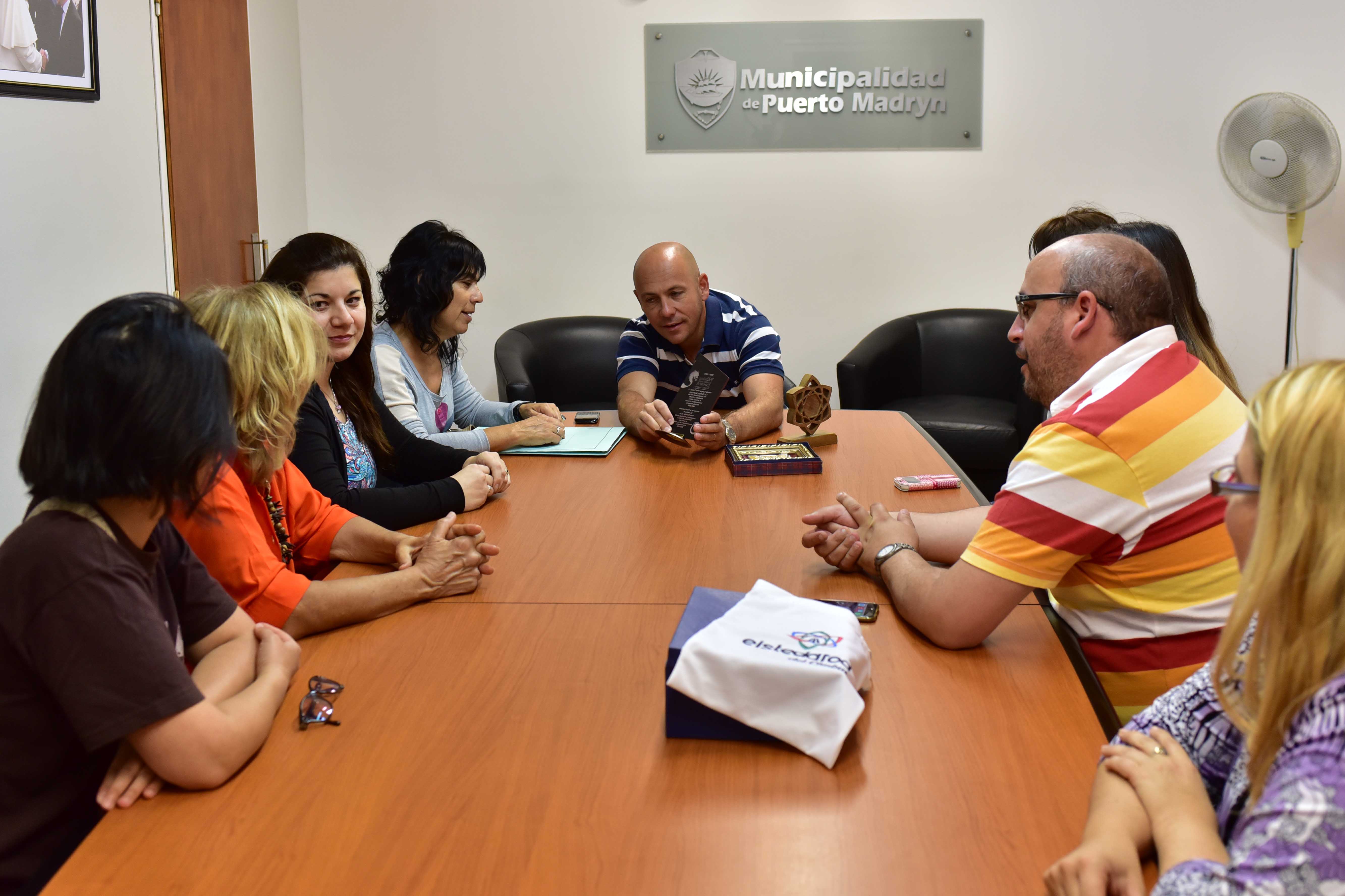 RICARDO SASTRE RECIBIÓ AL CORO ESTABLE MUNICIPAL