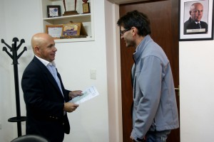 EL INTENDENTE CON EL APNEISTA ALEJANDRO ANDRÉS