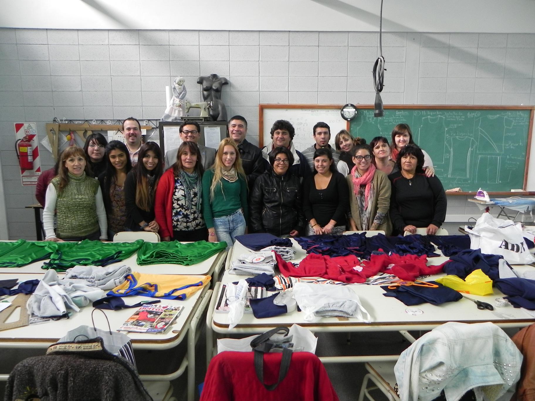 FUNCIONARIOS MUNICIPALES PARTICIPARON DEL CIERRE DEL “CURSO DE MÁQUINA OVERLOCK”