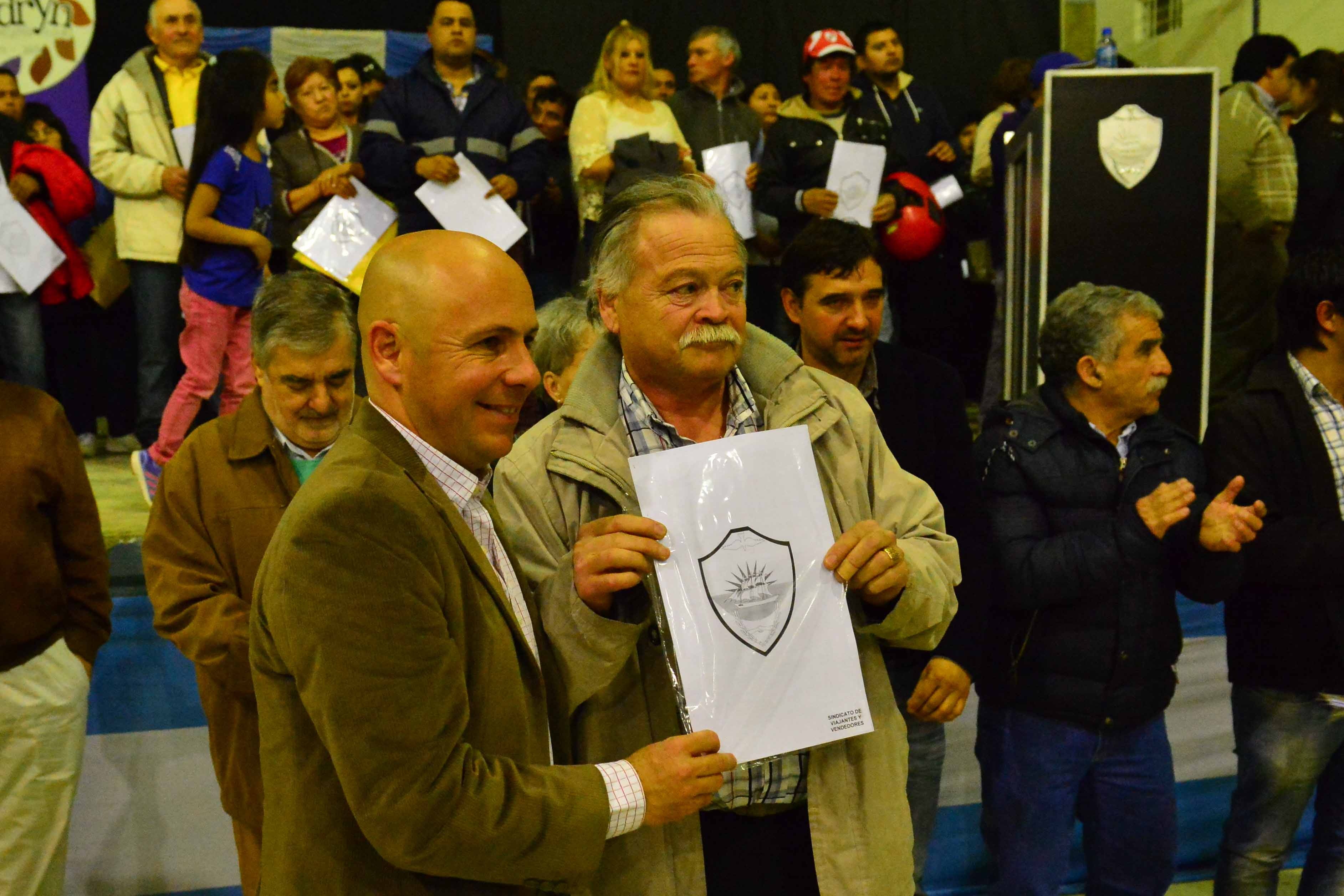 SASTRE: “LAS ENTREGAS DE TÍTULOS A CADA VECINO NOS LLENAN DE ORGULLO”