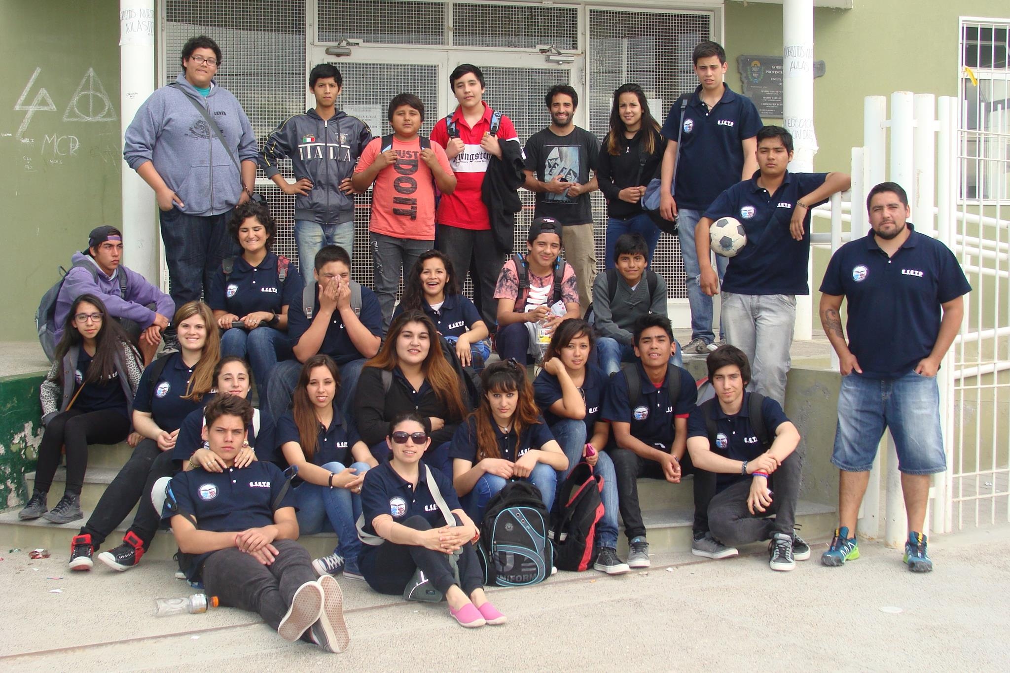 INTERCAMBIO DE EXPERIENCIAS ENTRE ESTUDIANTES DEL COLEGIO DE PESCA Y DE LA ESCUELA N° 721 DE CAMARONES