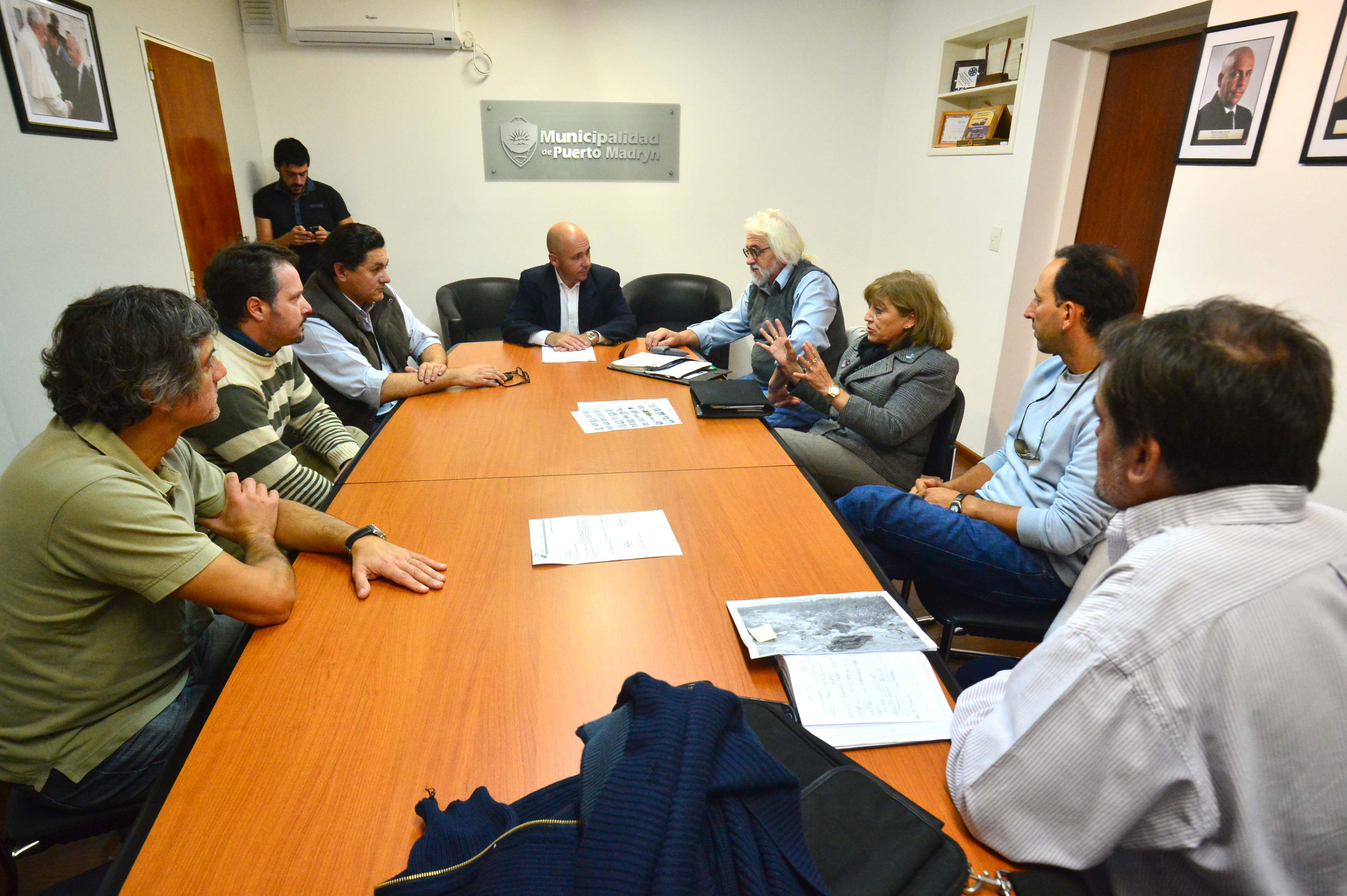 SASTRE CON LA JUNTA VECINAL DE “QUINTAS DEL MIRADOR”