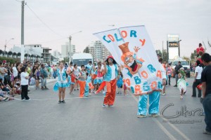 LLEGAN LOS CORSOS DE CARNAVAL A LOS BARRIOS PERÓN Y SAN MIGUEL