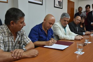 DAS NEVES Y SASTRE FIRMARON CONVENIOS Y COMPARTIERON AGENDA EN MADRYN