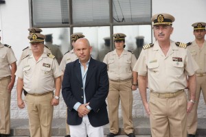 EL INTENDENTE EN LA ASUNCIÓN DEL NUEVO JEFE DE LA PREFECTURA NAVAL EN PUERTO MADRYN