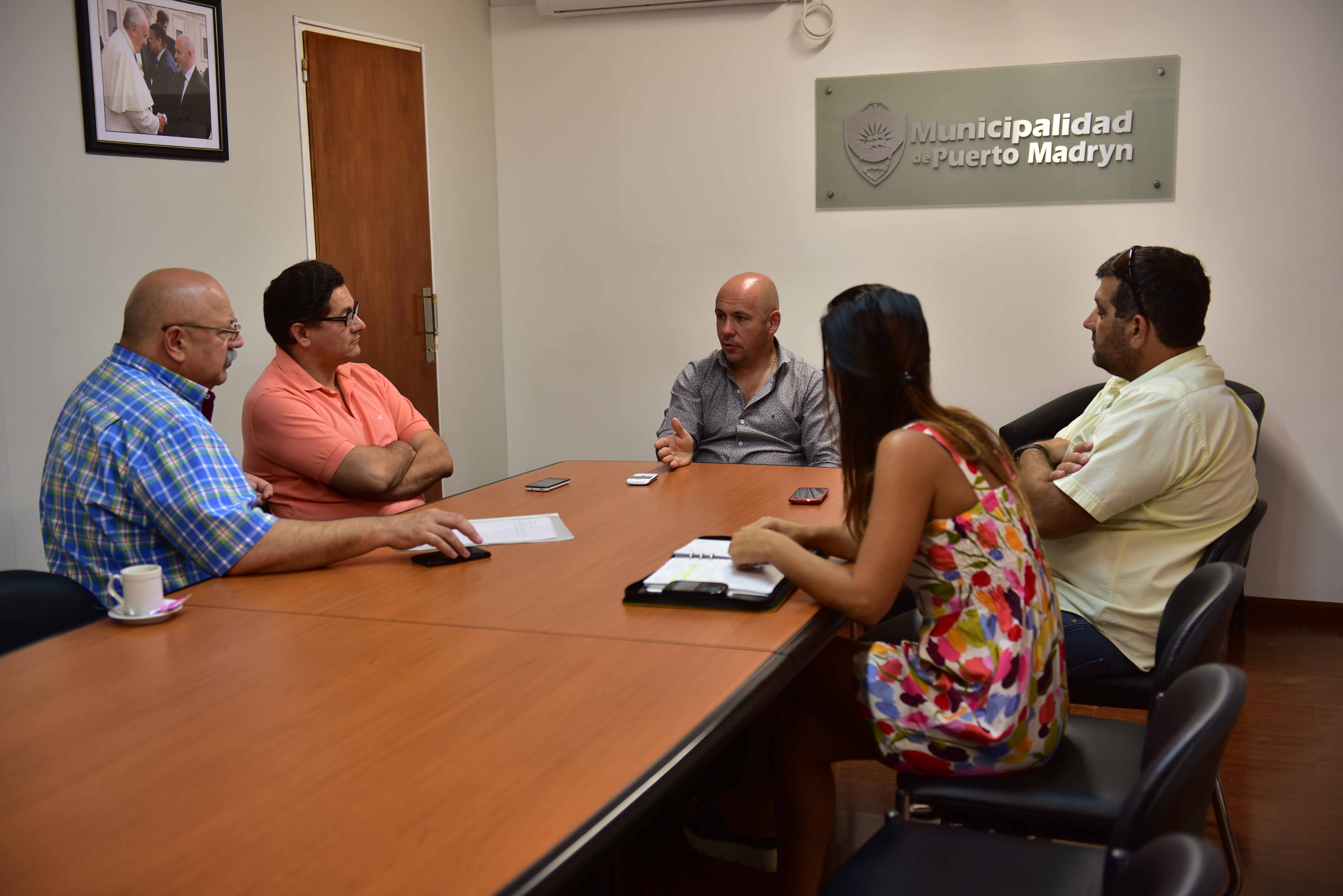 EL INTENDENTE CON AUTORIDADES DE LA CAMAD