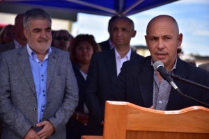 DAS NEVES Y SASTRE ENTREGARON VIVIENDAS EN MADRYN