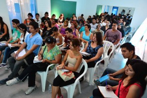 MÁS DE CINCUENTA VECINOS PARTICIPAN DEL CICLO GRATUITO DE MANIPULACIÓN SEGURA DE ALIMENTOS
