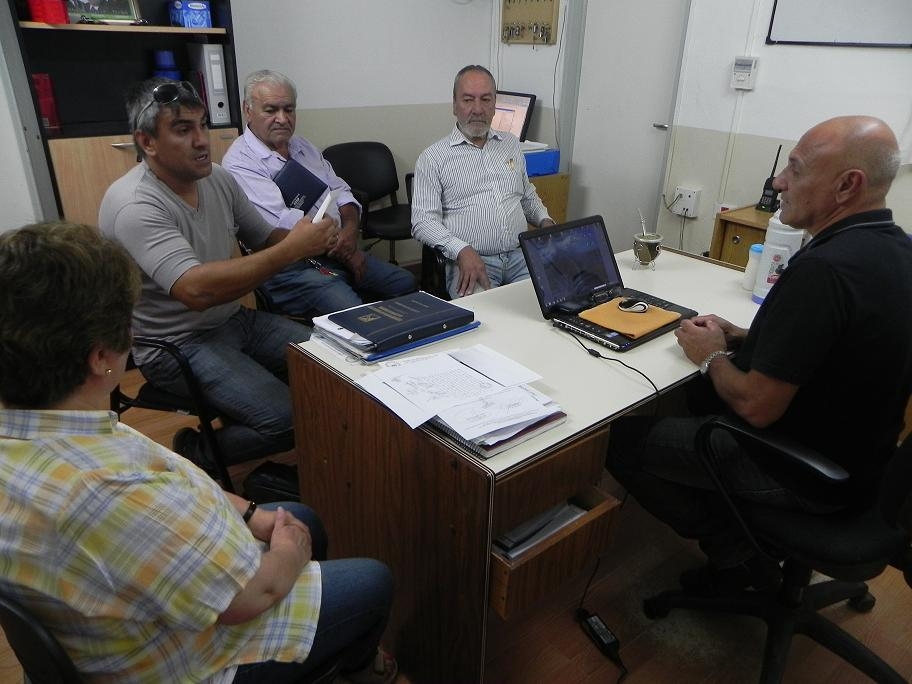 FUNCIONARIOS MUNICIPALES CON AUTORIDADES DEL SERVICIO DE TAXIS