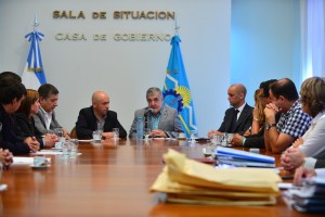 DAS NEVES Y SASTRE EN ACTO LICITATORIO PARA CONSTRUIR MÁS VIVIENDAS EN MADRYN