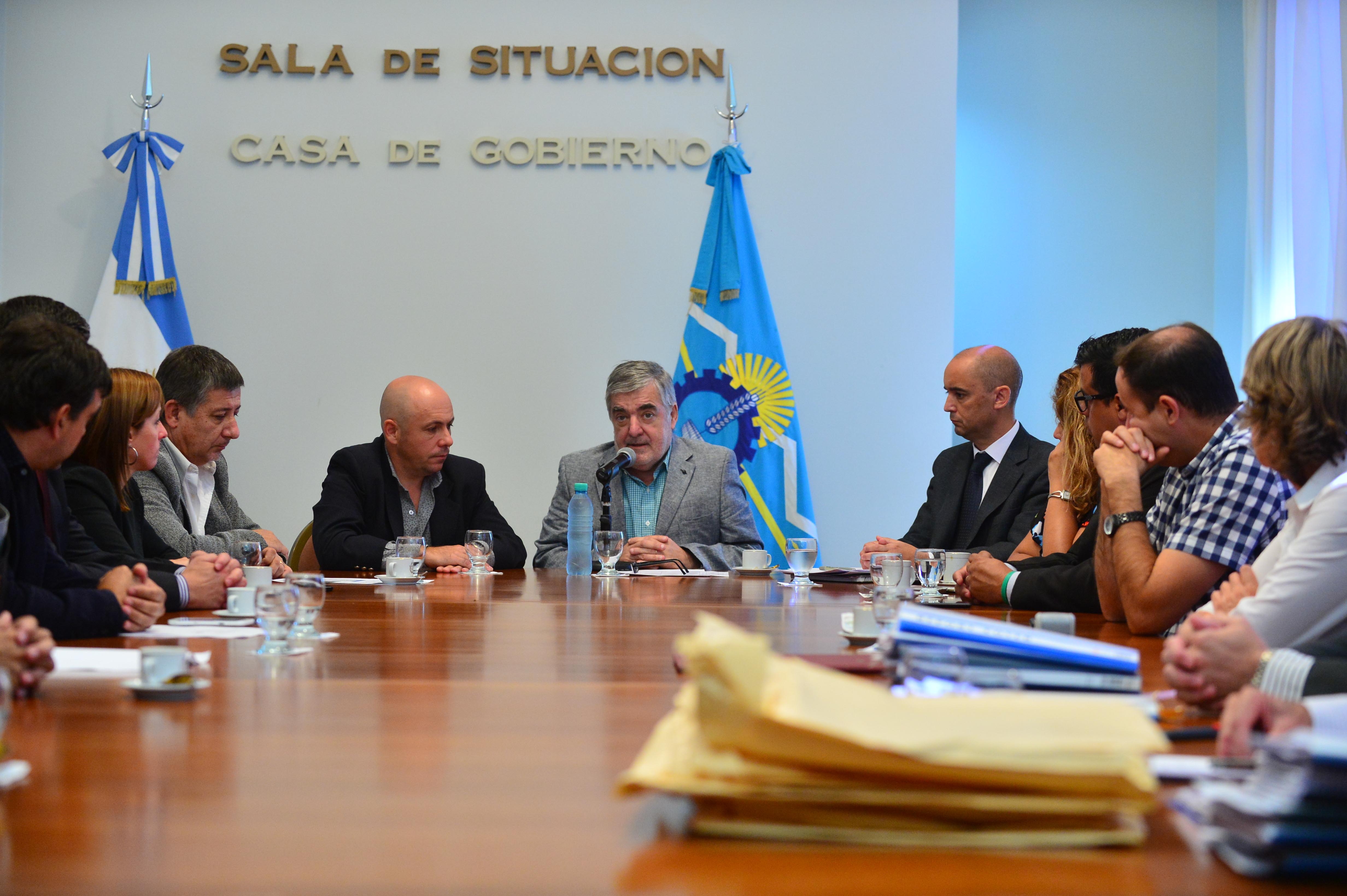 DAS NEVES Y SASTRE EN ACTO LICITATORIO PARA CONSTRUIR MÁS VIVIENDAS EN MADRYN