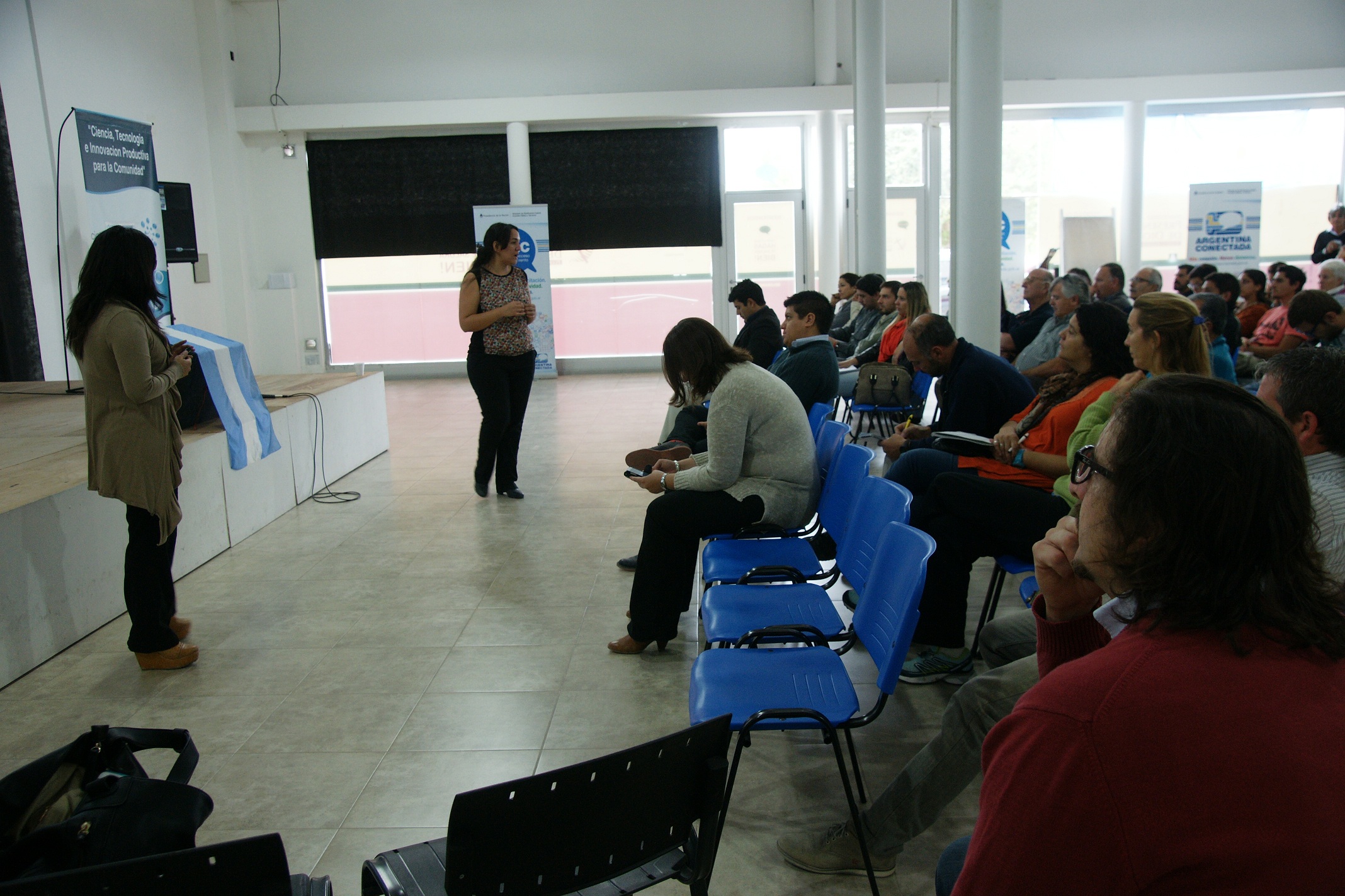 GRAN CONVOCATORIA EN LA CHARLA SOBRE PROGRAMAS DE FINANCIAMIENTO PARA PRODUCTORES Y ORGANIZACIONES SOCIALES