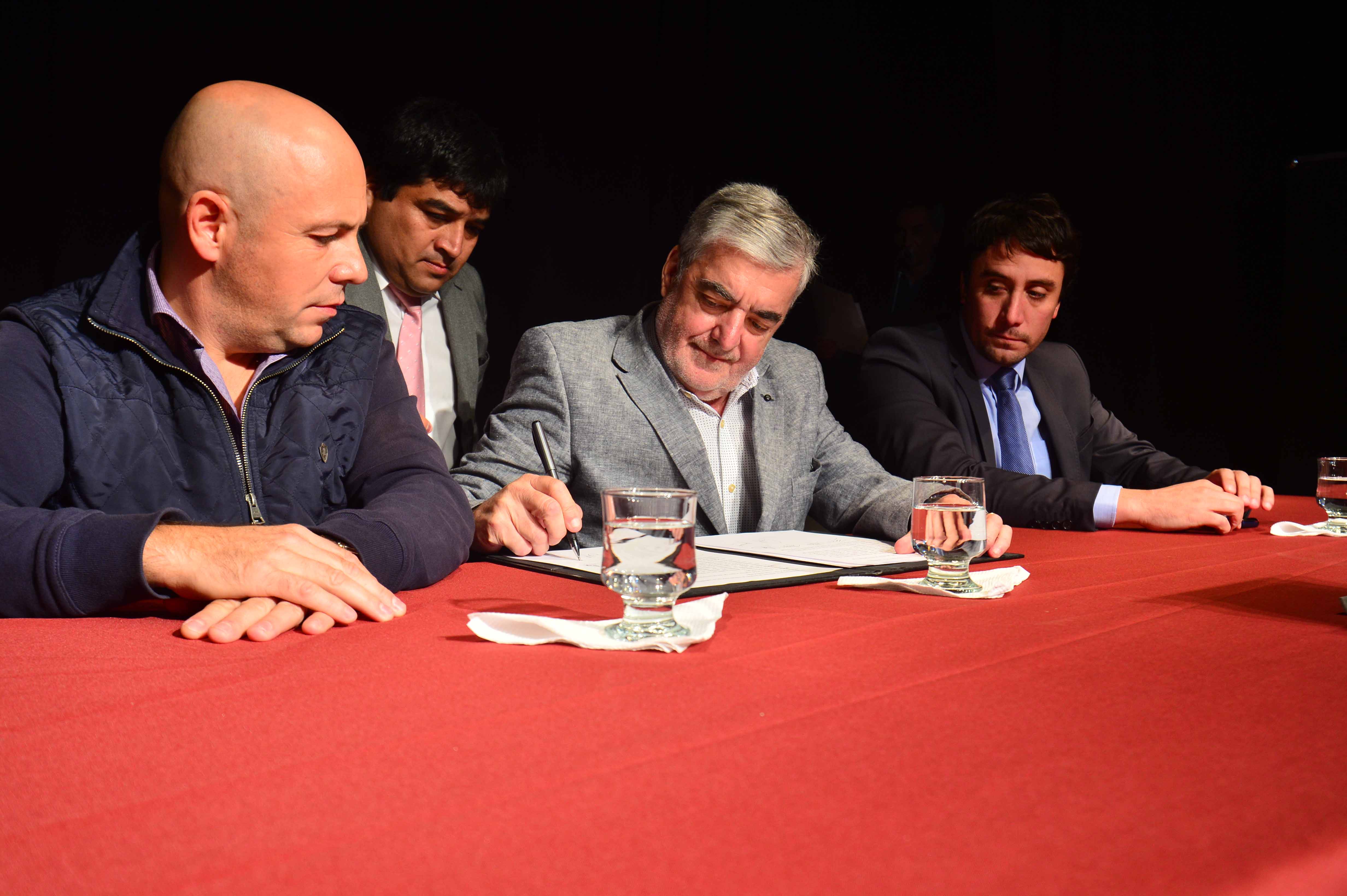 DAS NEVES Y SASTRE ANUNCIARON 100 NUEVOS PUESTOS DE TRABAJO PARA EMPLEADOS DE LA EX ALPESCA