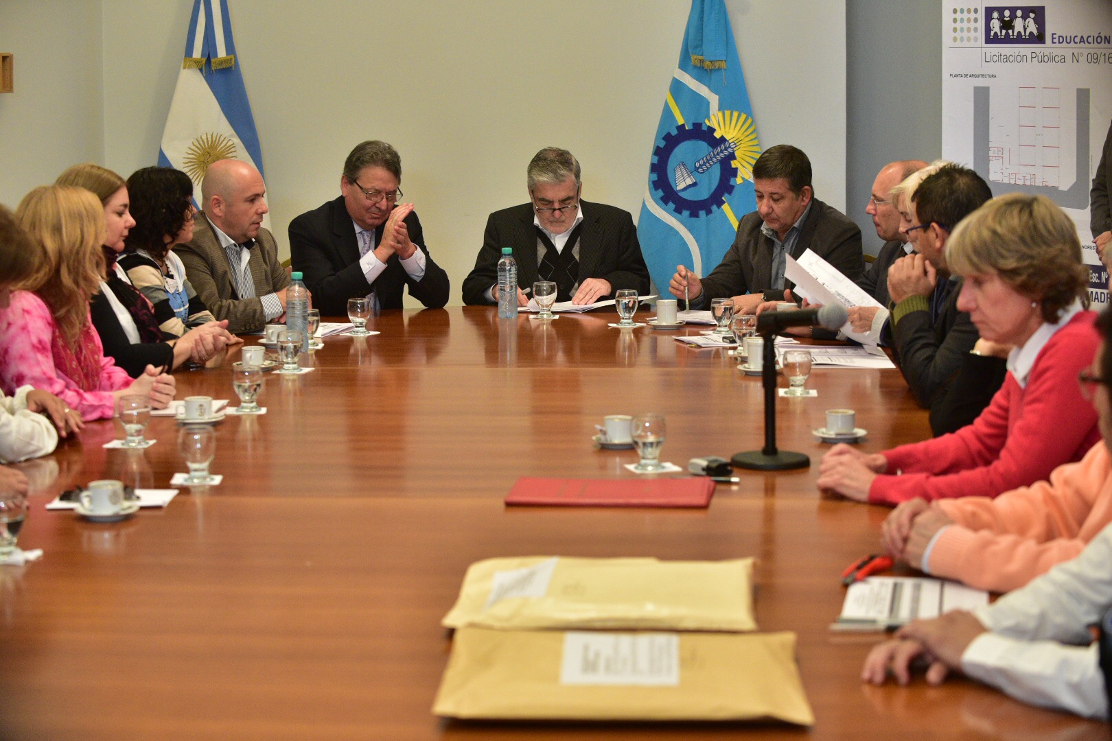 DAS NEVES Y SASTRE EN ACTO LICITATORIO PARA AMPLIACIÓN DEL JARDÍN 482