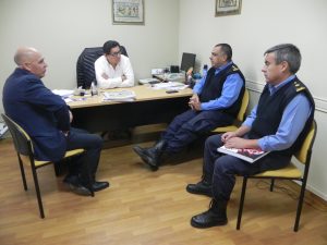 FUNCIONARIOS MUNICIPALES CON AUTORIDADES POLICIALES Y REPRESENTANTES DEL SECTOR DE TAXIS