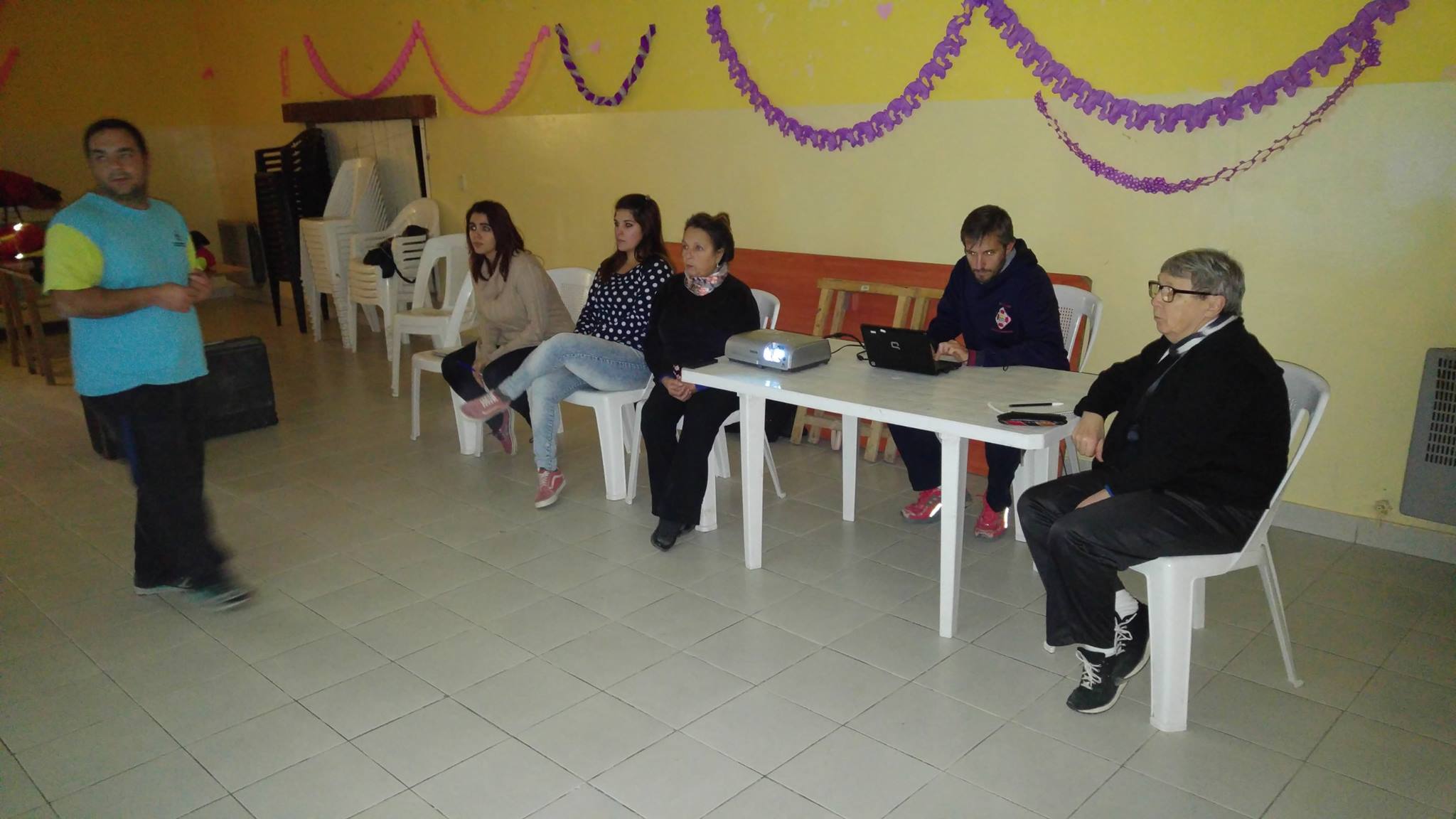 CONTINÚAN LAS CHARLAS BARRIALES SOBRE PRIMEROS AUXILIOS