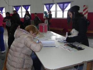 CURSO DE MANIPULACIÓN DE ALIMENTOS Y VACUNACIÓN GRATUITA PARA MASCOTAS EN EL BARRIO 21 DE ENERO
