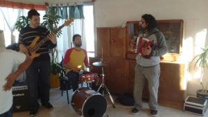 PROFESORES DE LOS TALLERES CULTURALES VISITARON EL HOGAR “NUESTRAS RAÍCES”