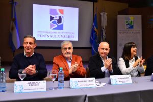 DAS NEVES Y SASTRE FIRMARON OBRAS DE ASFALTO PARA MADRYN