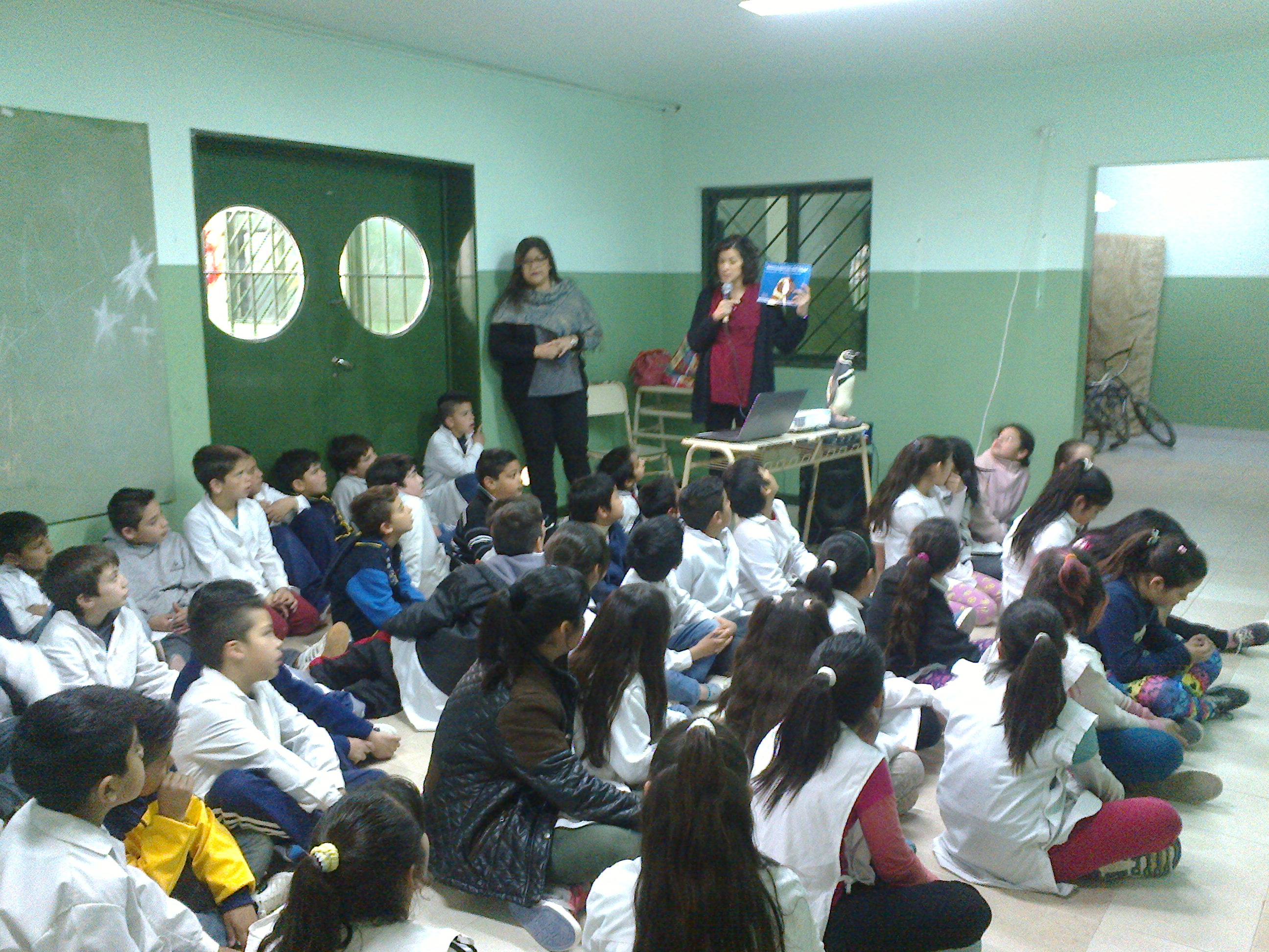 COMENZARON LAS CHARLAS SOBRE PINGÜINOS EN ESCUELAS PRIMARIAS