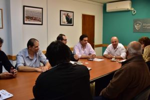 SASTRE CON LAS NUEVAS AUTORIDADES DE LA JUNTA VECINAL DEL BARRIO GOBERNADOR GALINA