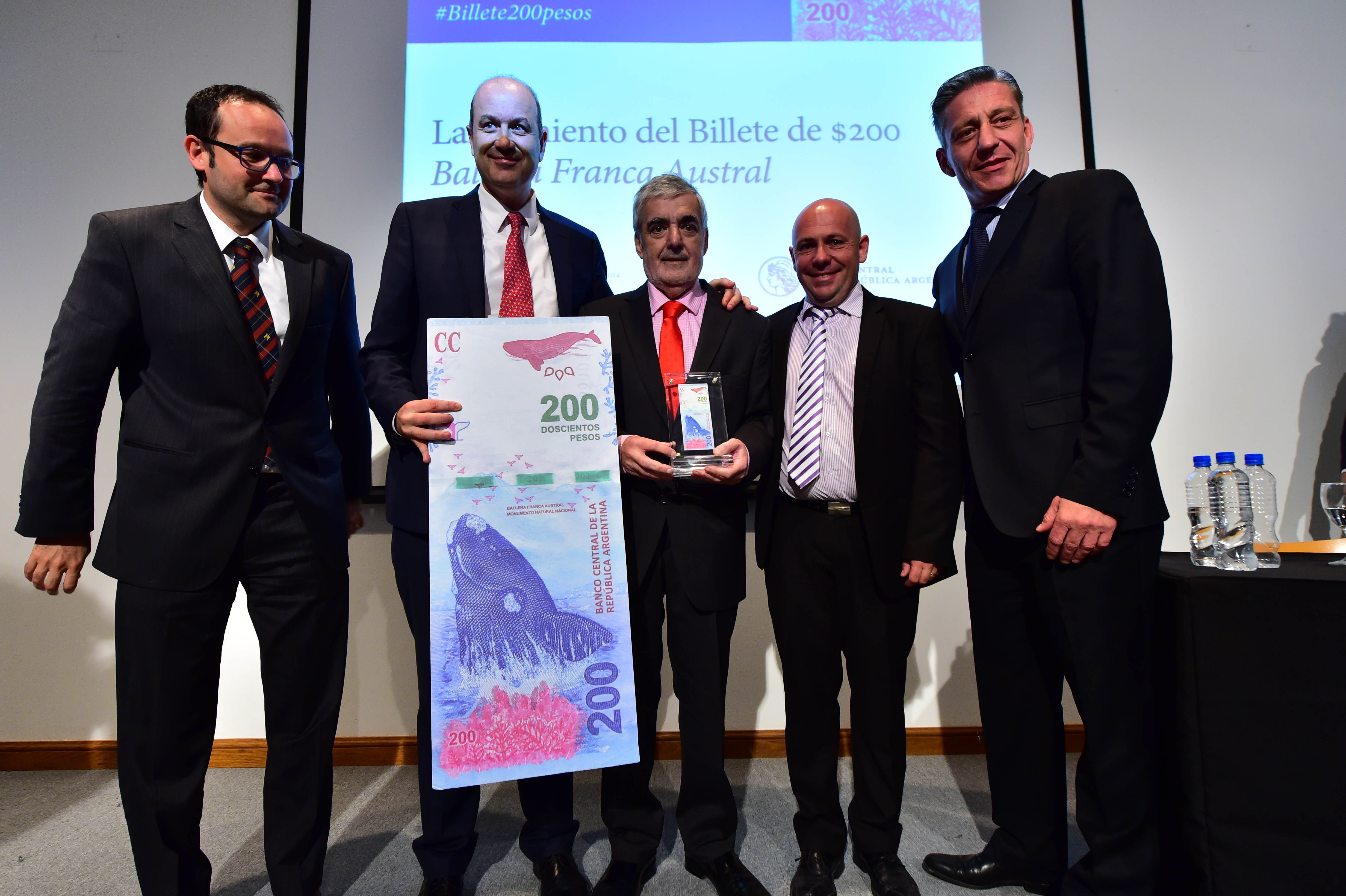 STURZENEGGER, DAS NEVES Y SASTRE PRESENTARON EL BILLETE DE $200 EN MADRYN