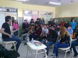 EL ESCRITOR ANTONIO SANTA ANA EN LA ESCUELA MUNICIPAL DE PESCA