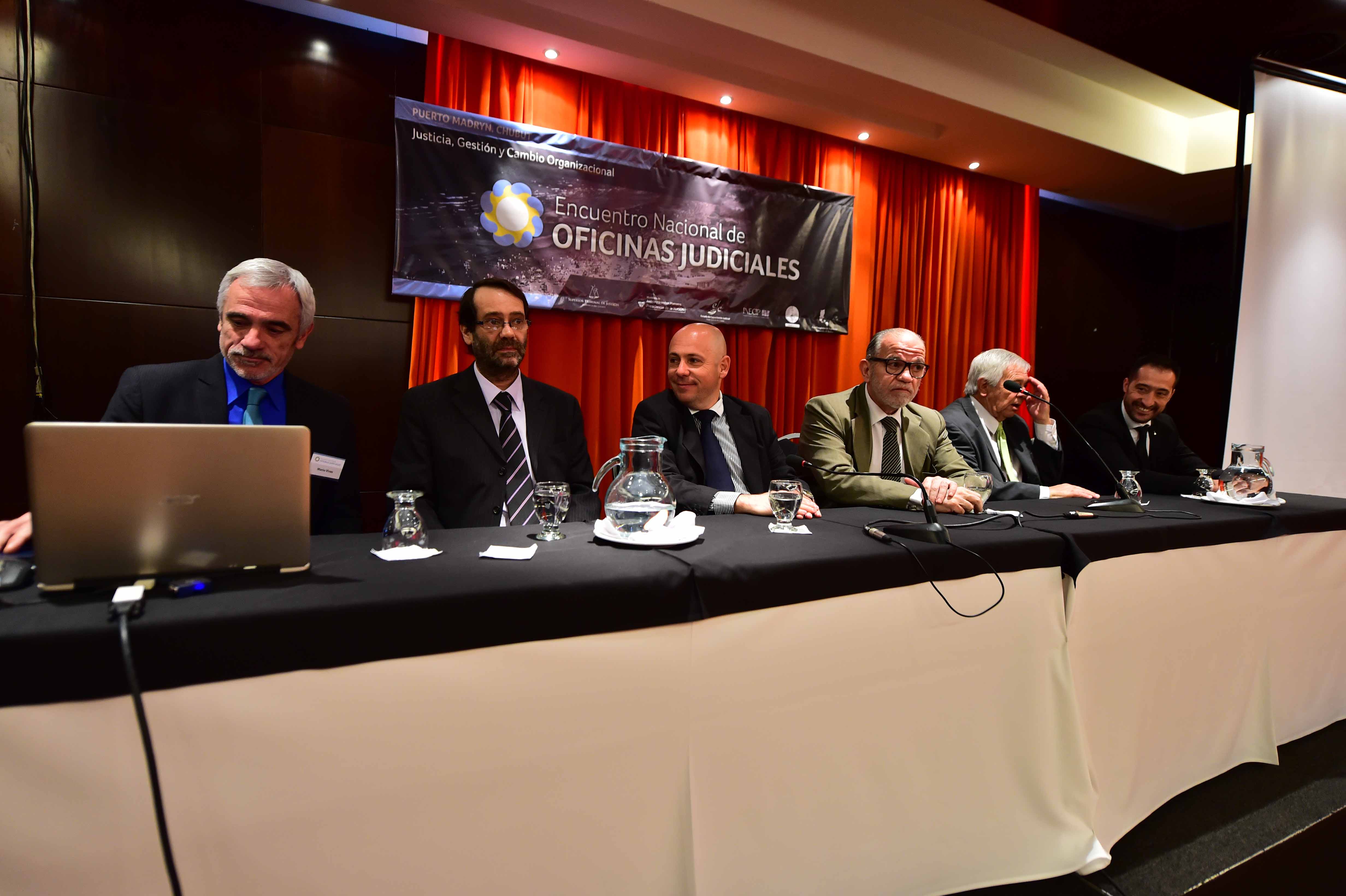 SASTRE EN EL ENCUENTRO DE OFICINAS JUDICIALES EN MADRYN 