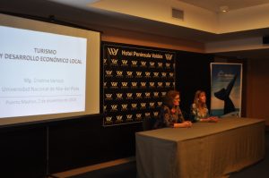 SE REALIZÓ UNA CHARLA SOBRE TURISMO Y DESARROLLO ECONÓMICO LOCAL