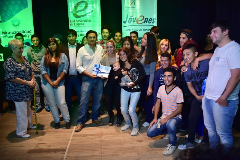 NUEVA ENTREGA DE CERTIFICADOS DE CAPACITACIONES DE LA OFICINA DE EMPLEO